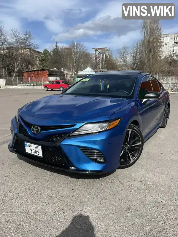 Седан Toyota Camry 2018 2.49 л. Автомат обл. Ровенская, Ровно - Фото 1/15