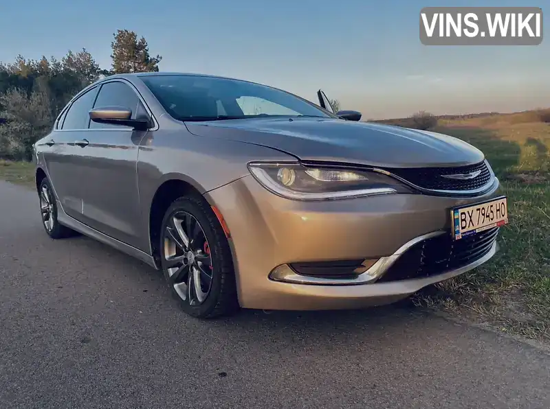 Седан Chrysler 200 2015 2.36 л. Автомат обл. Ровенская, Ровно - Фото 1/9