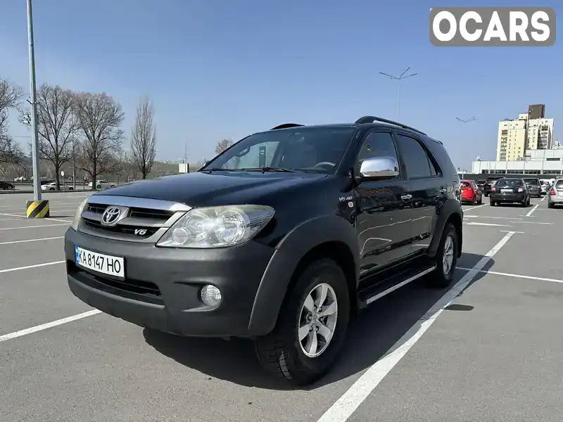 Позашляховик / Кросовер Toyota Fortuner 2005 3.96 л. Автомат обл. Київська, Київ - Фото 1/21