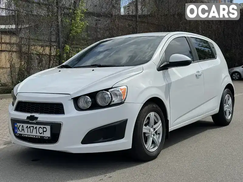 Хетчбек Chevrolet Sonic 2015 1.8 л. Автомат обл. Київська, Київ - Фото 1/21