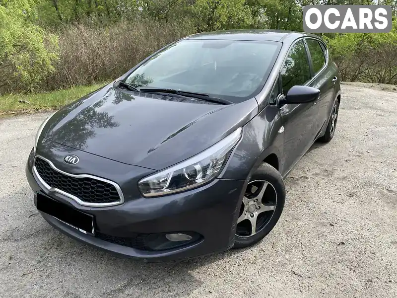 Хэтчбек Kia Ceed 2013 1.6 л. Ручная / Механика обл. Днепропетровская, Днепр (Днепропетровск) - Фото 1/21