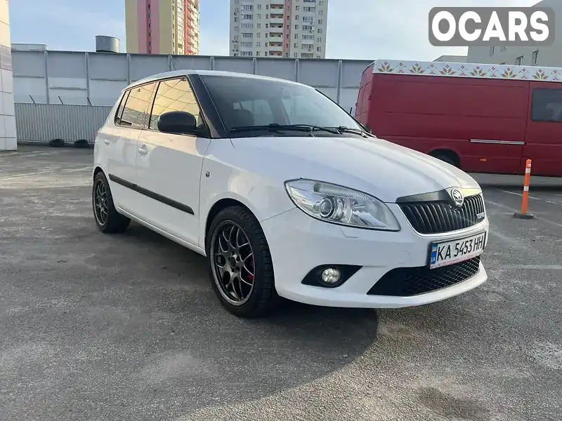 Хетчбек Skoda Fabia 2010 1.4 л. Робот обл. Київська, Бровари - Фото 1/12