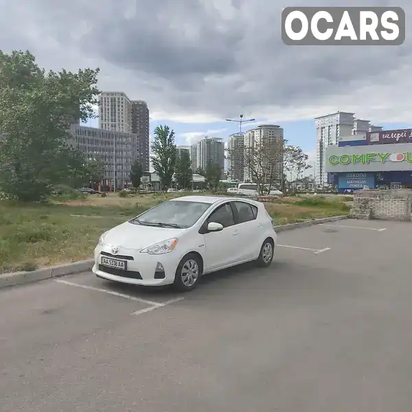 Хэтчбек Toyota Prius C 2013 1.5 л. Автомат обл. Киевская, Киев - Фото 1/11