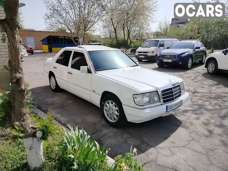 Седан Mercedes-Benz E-Class 1992 2.3 л. Ручна / Механіка обл. Вінницька, Жмеринка - Фото 1/12