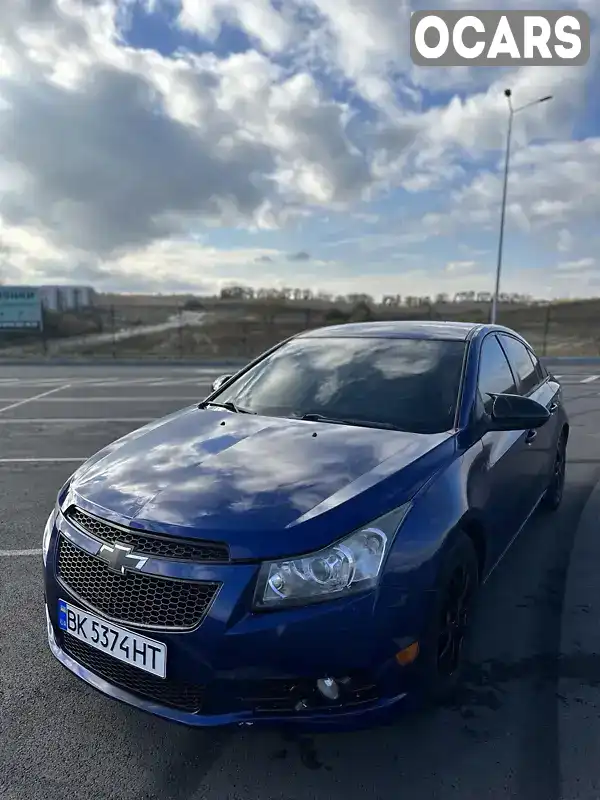 Седан Chevrolet Cruze 2012 1.8 л. Автомат обл. Рівненська, Рівне - Фото 1/11