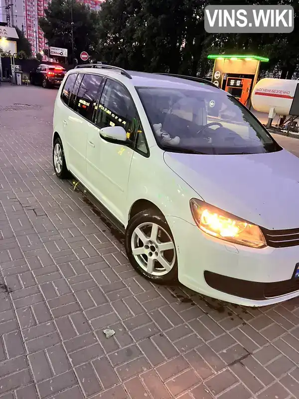 Мінівен Volkswagen Touran 2013 1.6 л. Ручна / Механіка обл. Чернігівська, Мена - Фото 1/18