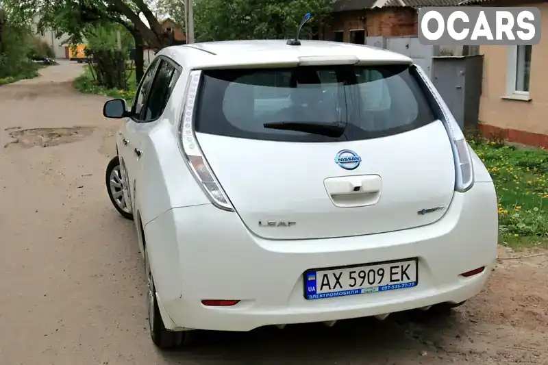 1N4AZ0CP3EC338779 Nissan Leaf 2014 Хетчбек  Фото 4