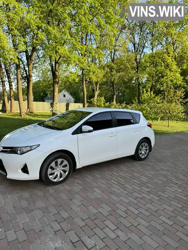 Хетчбек Toyota Auris 2013 1.6 л. Ручна / Механіка обл. Київська, Бровари - Фото 1/10