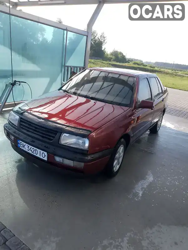 Седан Volkswagen Vento 1992 1.9 л. обл. Ровенская, Сарны - Фото 1/8