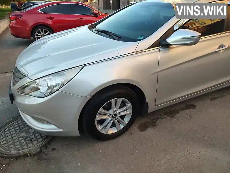 Седан Hyundai Sonata 2012 2 л. обл. Київська, Київ - Фото 1/13