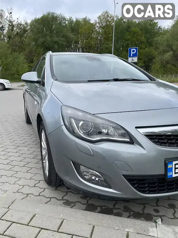 W0LPE8EN0B8023784 Opel Astra 2010 Універсал 2 л. Фото 1