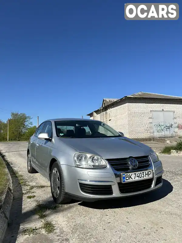 Седан Volkswagen Jetta 2006 1.6 л. Ручна / Механіка обл. Рівненська, Вараш (Кузнецовськ) - Фото 1/21