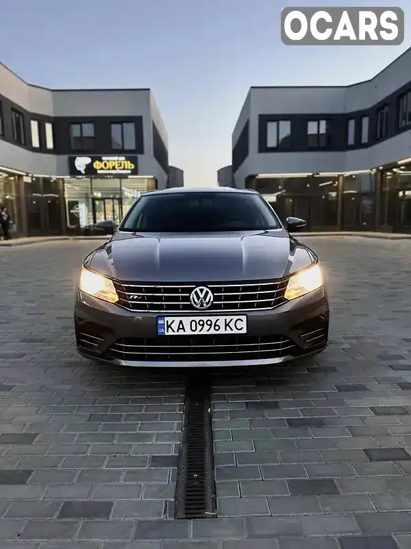 Седан Volkswagen Passat 2016 1.8 л. Автомат обл. Киевская, Киев - Фото 1/21