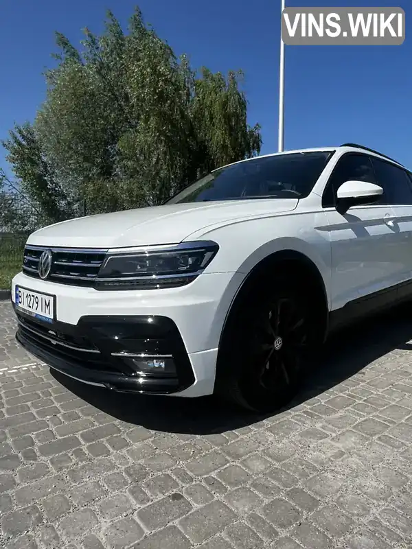 3VV0B7AX7JM016811 Volkswagen Tiguan 2017 Позашляховик / Кросовер 1.98 л. Фото 2