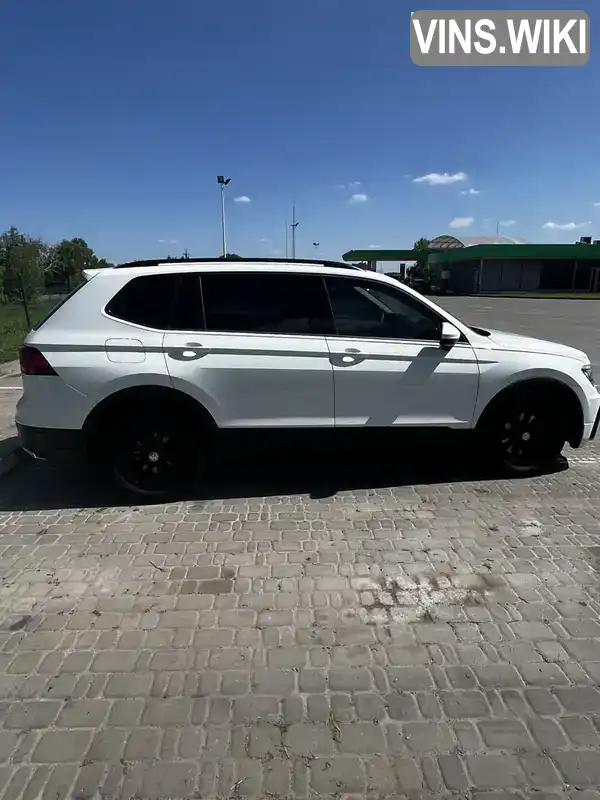 3VV0B7AX7JM016811 Volkswagen Tiguan 2017 Позашляховик / Кросовер 1.98 л. Фото 4