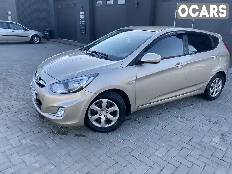 Хетчбек Hyundai Accent 2013 1.4 л. Ручна / Механіка обл. Закарпатська, Ужгород - Фото 1/5