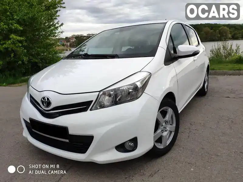 Хетчбек Toyota Yaris 2013 1.3 л. Ручна / Механіка обл. Житомирська, Бердичів - Фото 1/11