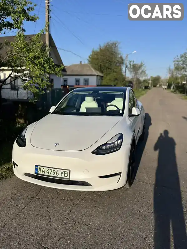 Внедорожник / Кроссовер Tesla Model Y 2021 null_content л. Автомат обл. Киевская, Киев - Фото 1/13