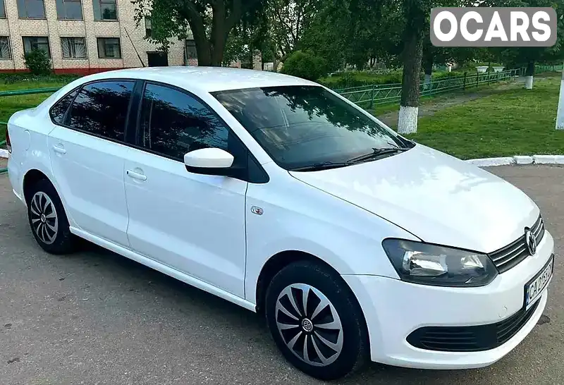 Седан Volkswagen Polo 2011 1.6 л. Автомат обл. Кировоградская, Новоархангельск - Фото 1/14