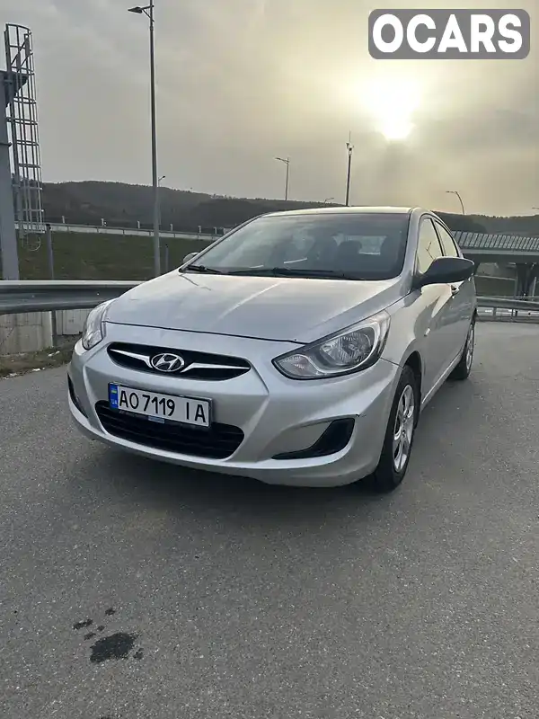 Седан Hyundai Accent 2012 1.4 л. Ручна / Механіка обл. Закарпатська, Виноградів - Фото 1/11