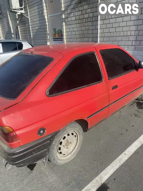 Хетчбек Ford Escort 1991 1.8 л. обл. Хмельницька, Кам'янець-Подільський - Фото 1/6