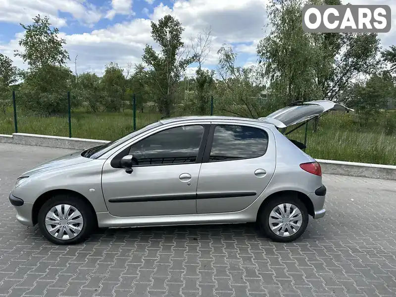 VF32AKFWR43630673 Peugeot 206 2004 Хетчбек 1.36 л. Фото 3