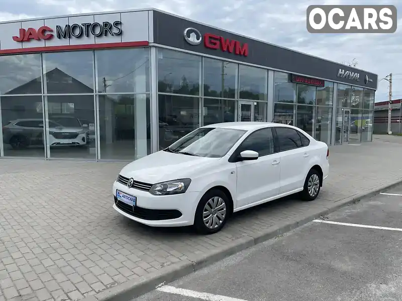 Седан Volkswagen Polo 2012 1.6 л. Автомат обл. Полтавська, Полтава - Фото 1/21