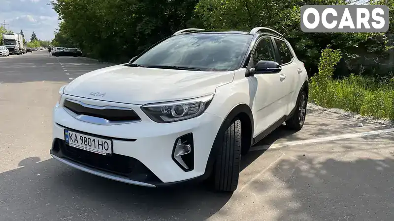 Позашляховик / Кросовер Kia Stonic 2022 1.37 л. Автомат обл. Київська, Київ - Фото 1/19