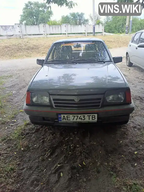 Седан Opel Ascona 1986 1.8 л. Ручна / Механіка обл. Дніпропетровська, Дніпро (Дніпропетровськ) - Фото 1/21