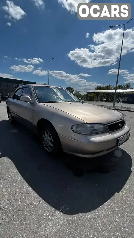 Седан Kia Clarus 1998 2 л. Ручна / Механіка обл. Дніпропетровська, Дніпро (Дніпропетровськ) - Фото 1/15