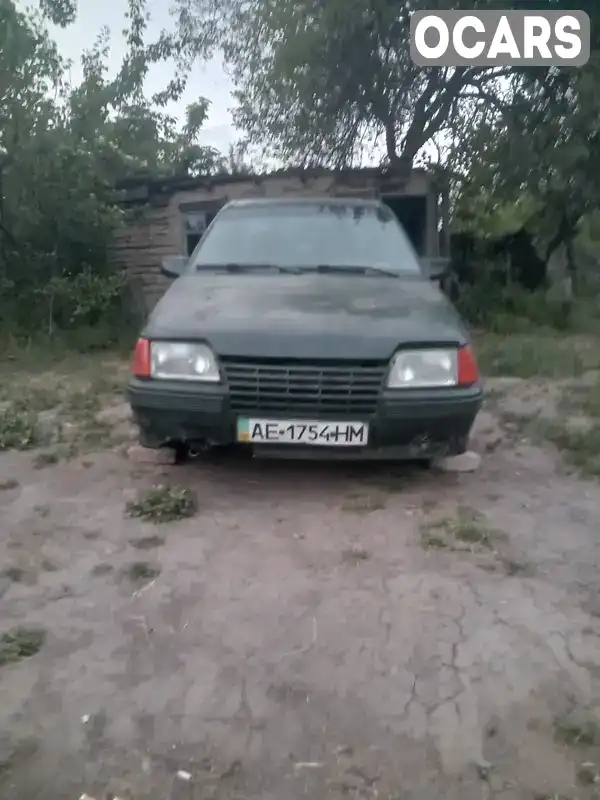 Седан Opel Kadett 1987 1.3 л. Ручная / Механика обл. Днепропетровская, Павлоград - Фото 1/10