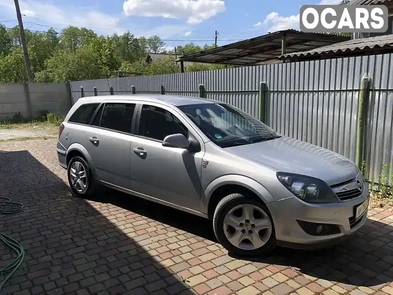 Універсал Opel Astra 2010 1.69 л. Ручна / Механіка обл. Житомирська, Звягель - Фото 1/21