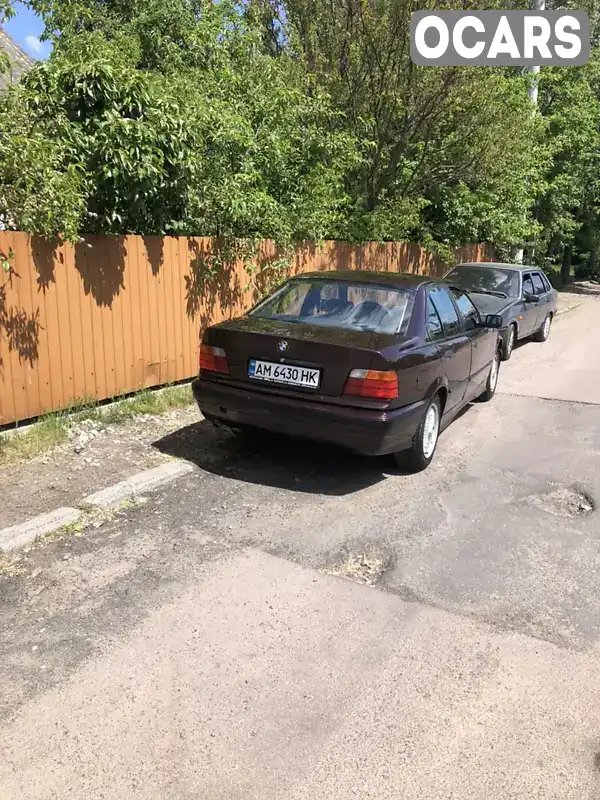 WBACA31040FB49227 BMW 3 Series 1992 Седан 1.8 л. Фото 5