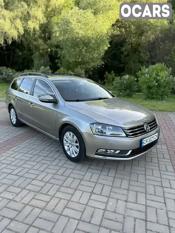 Універсал Volkswagen Passat 2013 1.6 л. Ручна / Механіка обл. Черкаська, Канів - Фото 1/21