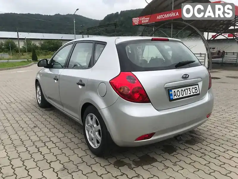 U5YFF24429L130940 Kia Ceed 2008 Хэтчбек  Фото 2