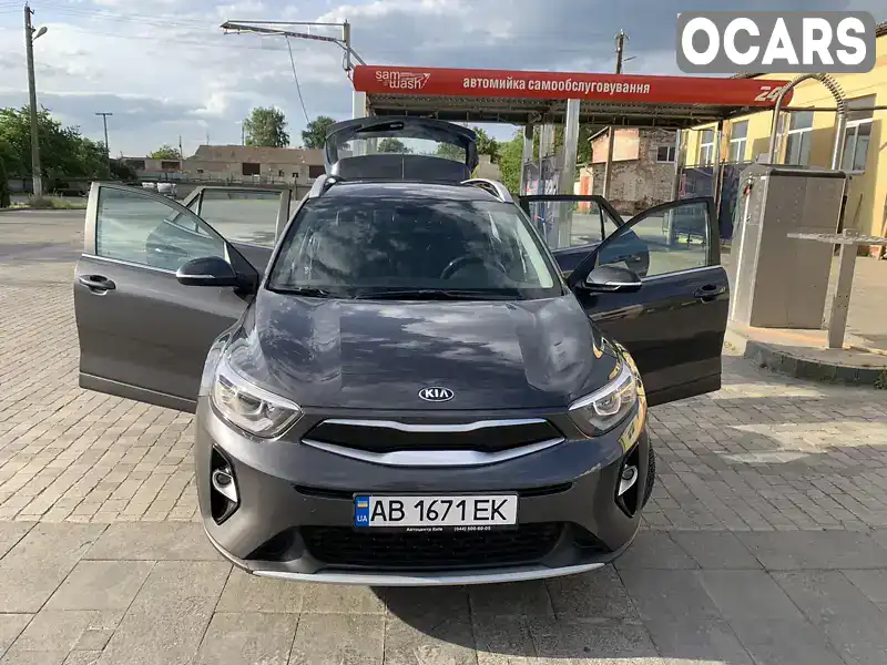 Позашляховик / Кросовер Kia Stonic 2019 1.37 л. Автомат обл. Вінницька, Іллінці - Фото 1/21