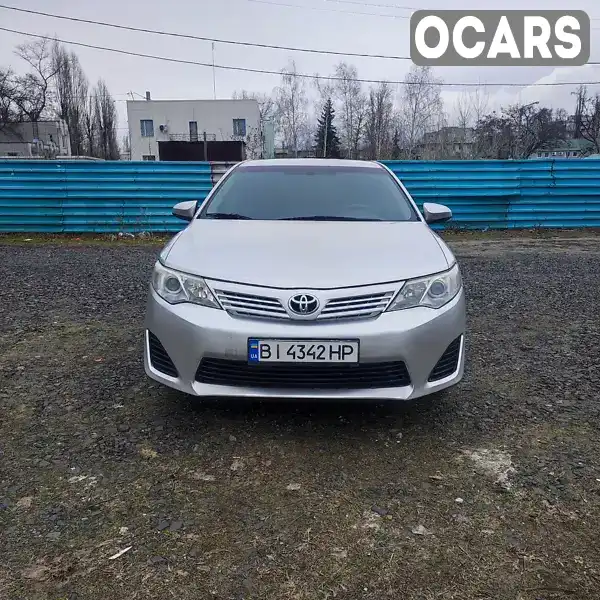 Седан Toyota Camry 2013 2.49 л. Автомат обл. Полтавська, Кременчук - Фото 1/16