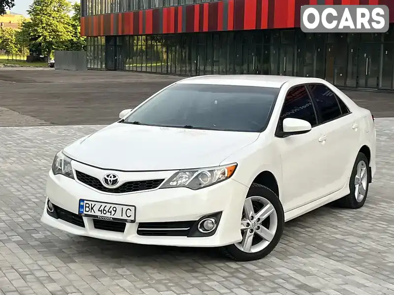 4T1BF1FK0EU373573 Toyota Camry 2014 Седан 2.5 л. Фото 1