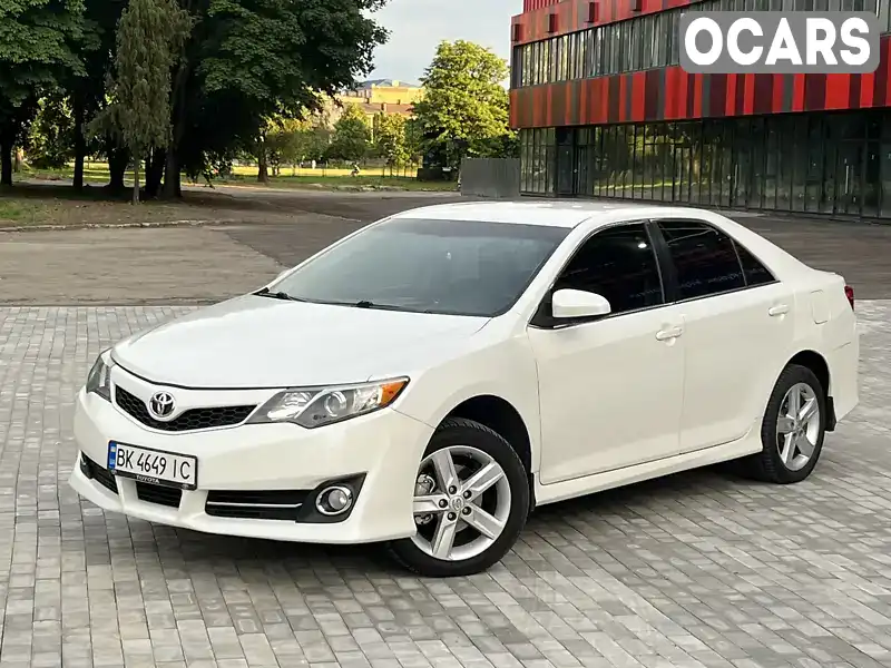 4T1BF1FK0EU373573 Toyota Camry 2014 Седан 2.5 л. Фото 2