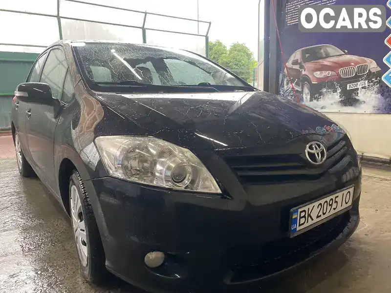 Хетчбек Toyota Auris 2010 1.33 л. Ручна / Механіка обл. Рівненська, Костопіль - Фото 1/17