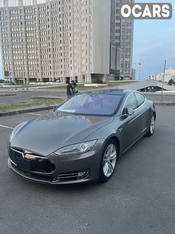 5YJSA1E29FF104194 Tesla Model S 2015 Ліфтбек  Фото 2