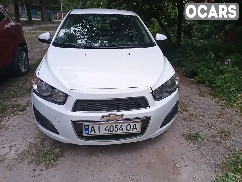 Хетчбек Chevrolet Sonic 2015 1.8 л. Автомат обл. Дніпропетровська, Дніпро (Дніпропетровськ) - Фото 1/12