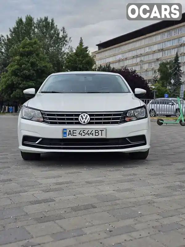 Седан Volkswagen Passat 2015 1.8 л. Автомат обл. Дніпропетровська, Дніпро (Дніпропетровськ) - Фото 1/17