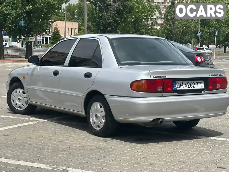 JMBSNCB1APU505137 Mitsubishi Lancer 1993 Седан 1.3 л. Фото 3