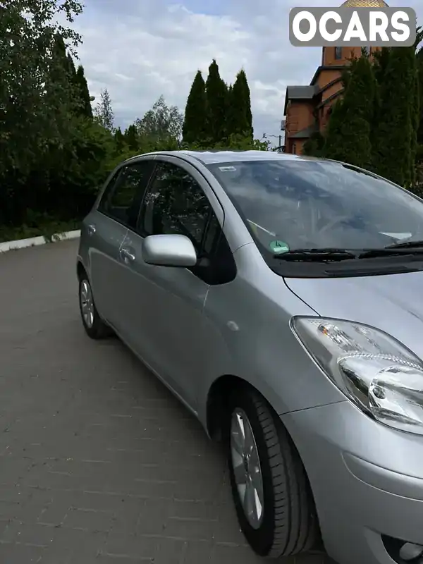 Хэтчбек Toyota Yaris 2009 1 л. Ручная / Механика обл. Кировоградская, Кропивницкий (Кировоград) - Фото 1/16