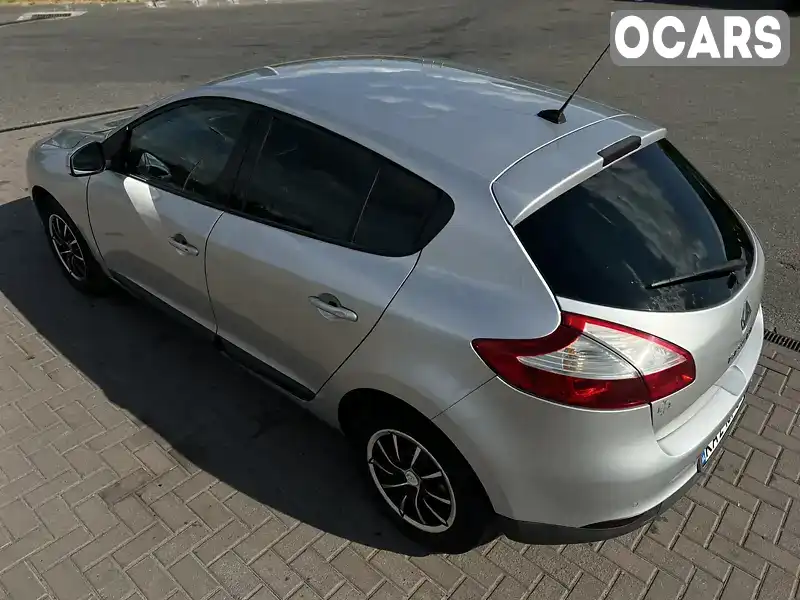 VF1BZ8G0645055711 Renault Megane 2011 Хетчбек 1.5 л. Фото 2