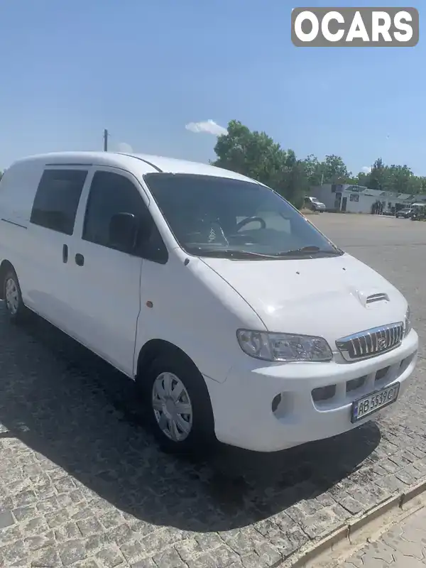 NLJWVH7JP5Z049111 Hyundai H-1 2005 Минивэн 2.5 л. Фото 3