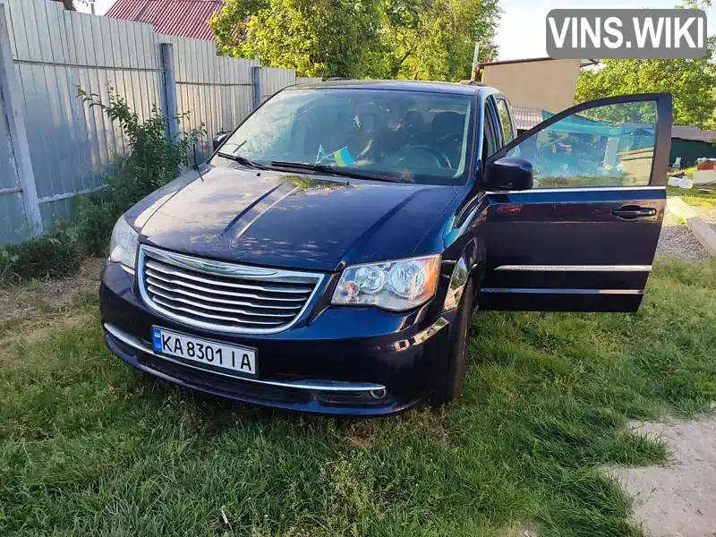 Минивэн Chrysler Town & Country 2014 3.6 л. Автомат обл. Киевская, Киев - Фото 1/11