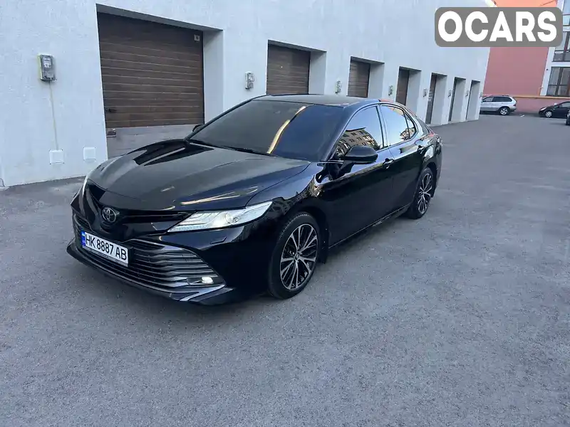 Седан Toyota Camry 2017 2.49 л. Автомат обл. Ровенская, Ровно - Фото 1/21