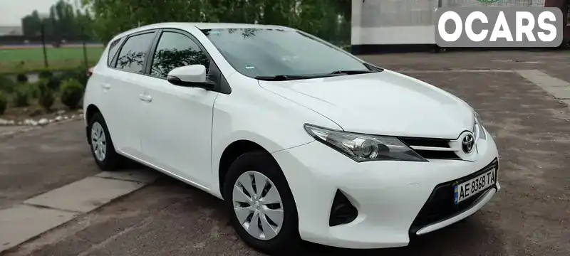 Хэтчбек Toyota Auris 2013 1.33 л. Ручная / Механика обл. Днепропетровская, Каменское (Днепродзержинск) - Фото 1/21